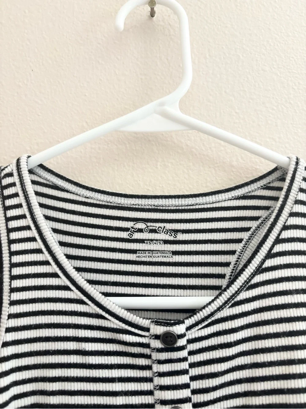 5/$15 🩷 Art Class Black & White Striped Button-Front Tank Top